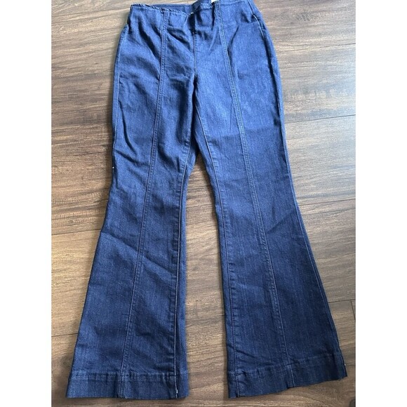 I.N.C. International Concepts Women's High-Rise Pull-on Flared Cropped Jeans 10 - Picture 3 of 8